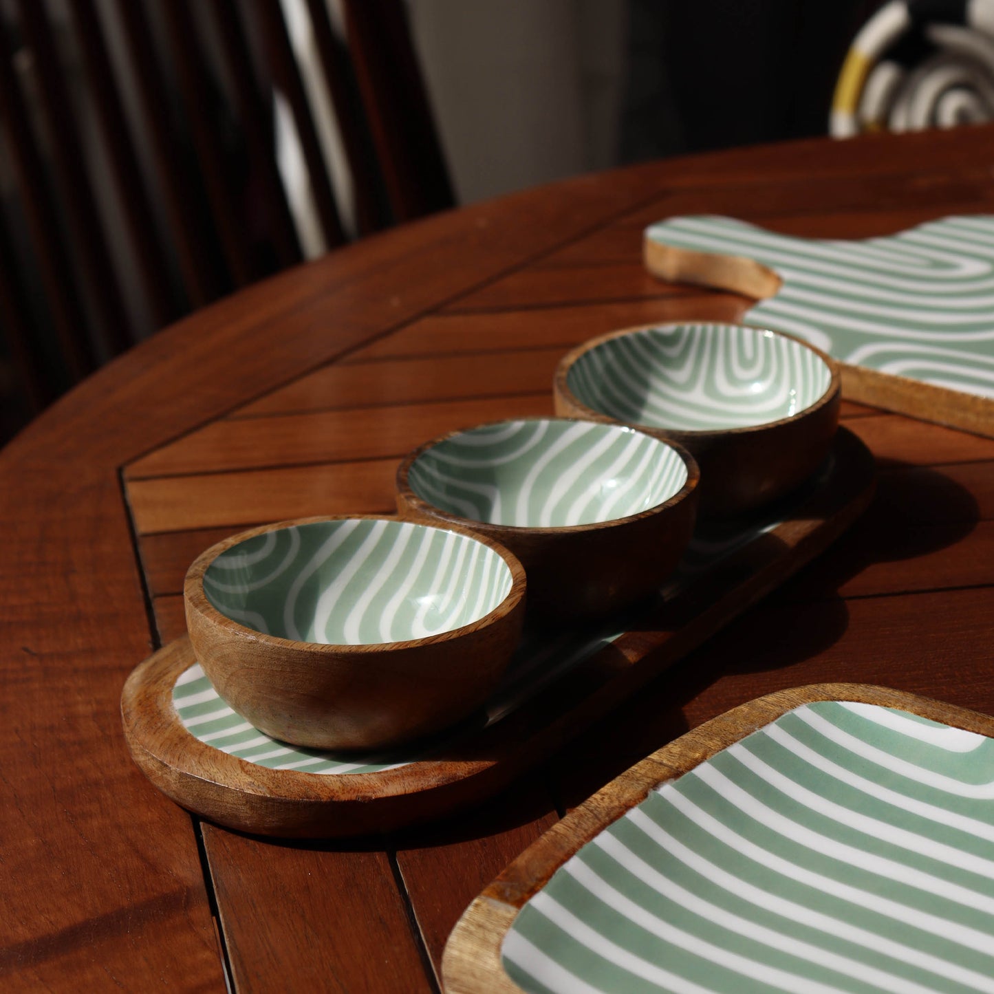 Jade Mango Wood Snack Platter (Set of 4)