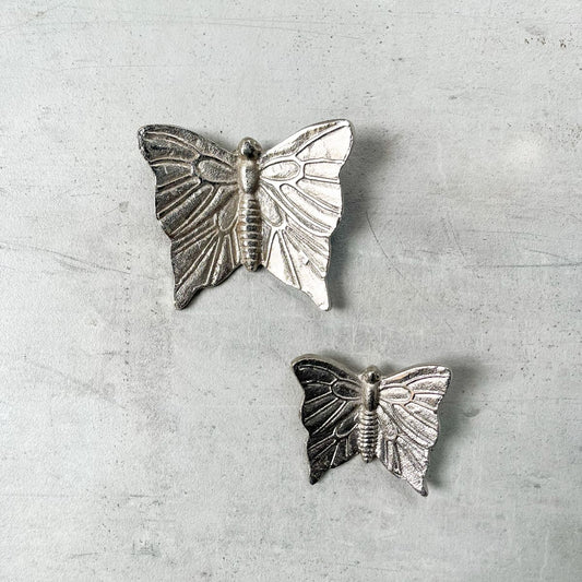 Shop Home Artisan Cassandra Metal Butterfly Wall Sculpture (Silver) - Set of 2 on Alanqrit